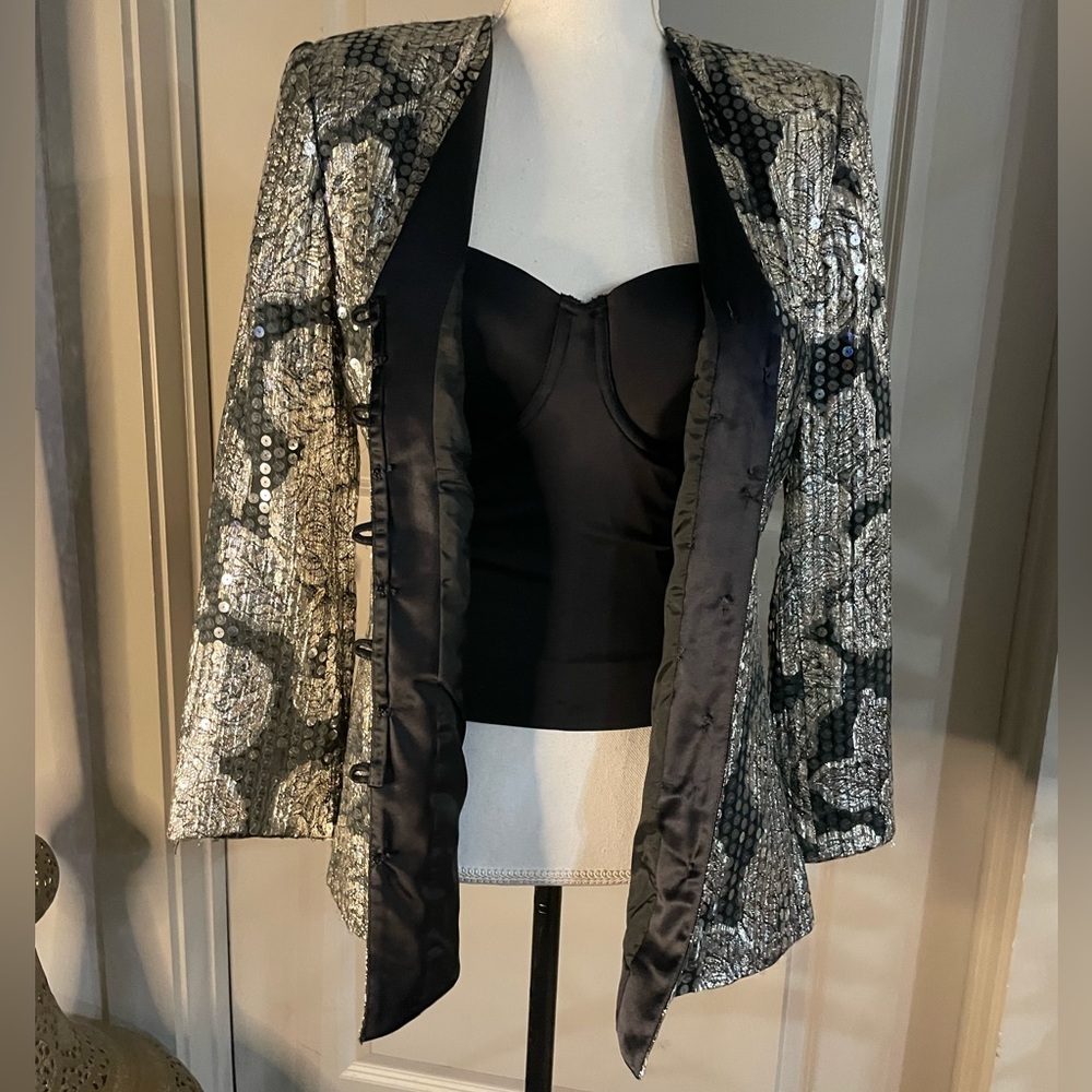 Gorgeous vintage silver and black sequined women’s small/medium blazer jacket